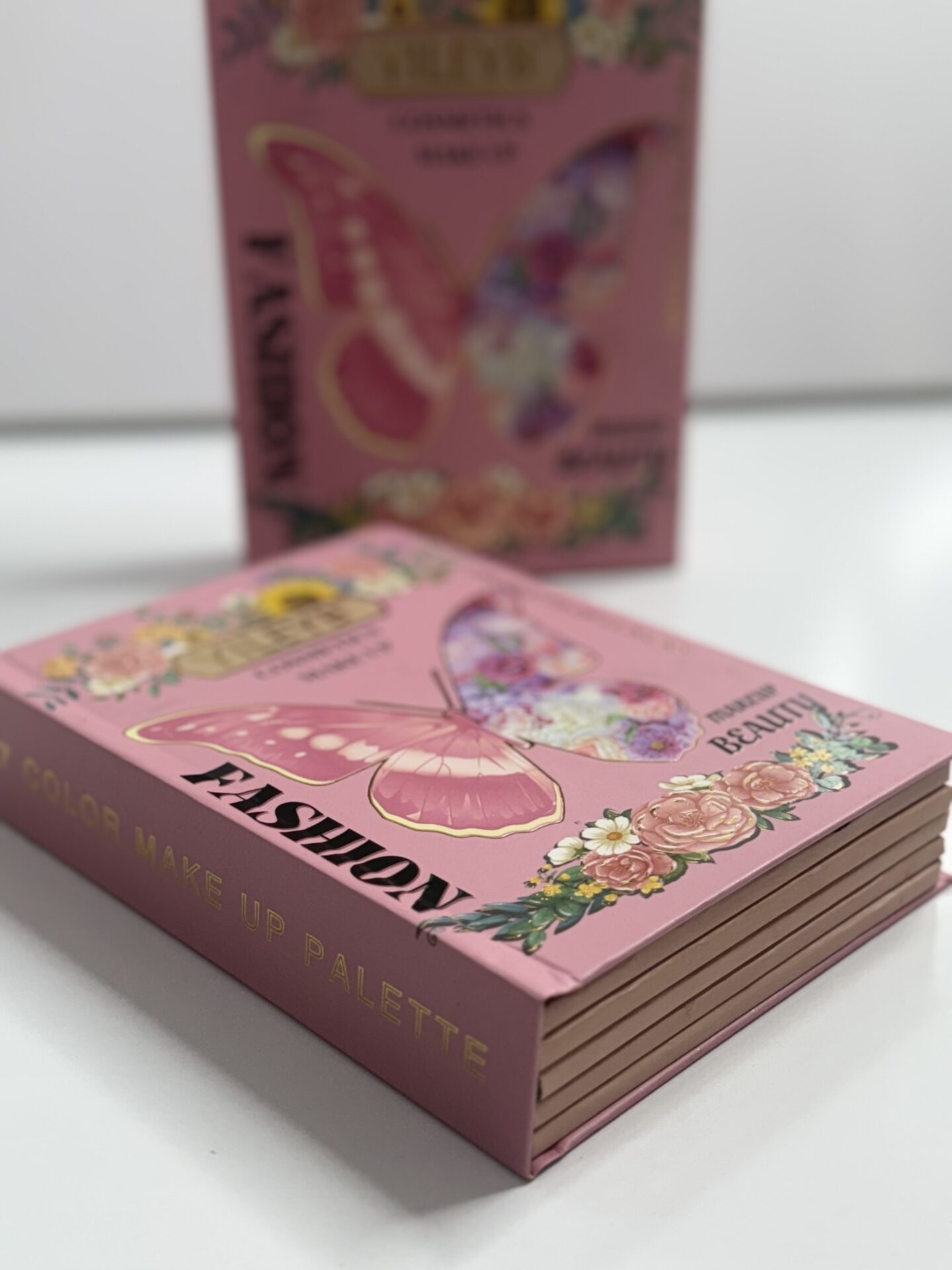 خرید پالت آرایشی YILEYB مدل پروانه‌ای | پالت میکاپ فانتزی و شیک