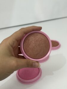 رژگونه مهرونا رنگ هلویی طبیعی مناسب آرایش روزانه

