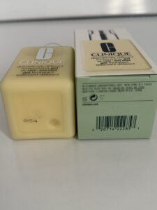 ژل آبرسان دراماتیکالی کلینیک؛ آبرسان سبک، اویل‌فری و مناسب پوست چرب. حفظ رطوبت تا ۸ ساعت، بدون ایجاد جوش یا چربی. حاوی هیالورونیک اسید و عصاره‌های طبیعی برای لطافت و شادابی بیشتر پوست.
