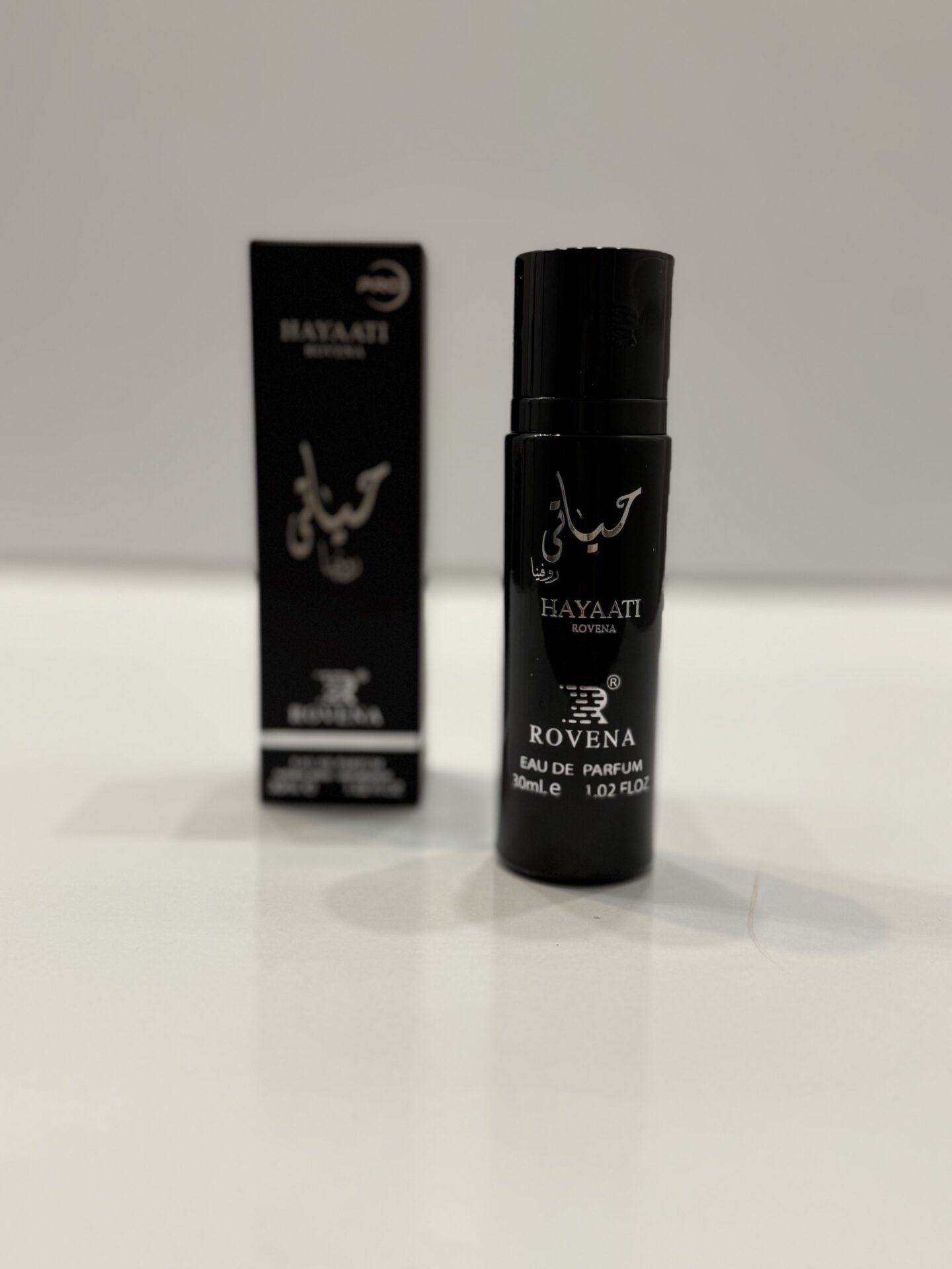 ادکلن حیاتی روونا؛ رایحه خنک و شیرین کمی تلخ، انتخابی ایده‌آل برای آقایان خوش‌سلیقه