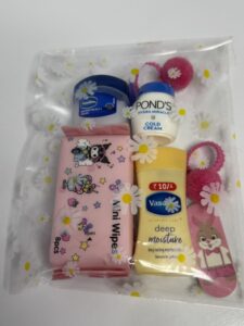 پک هدیه مینی مراقبت پوست | شامل وازلین، پوندز، لوسیون بدن، سوهان، کش مو و براش ابرو