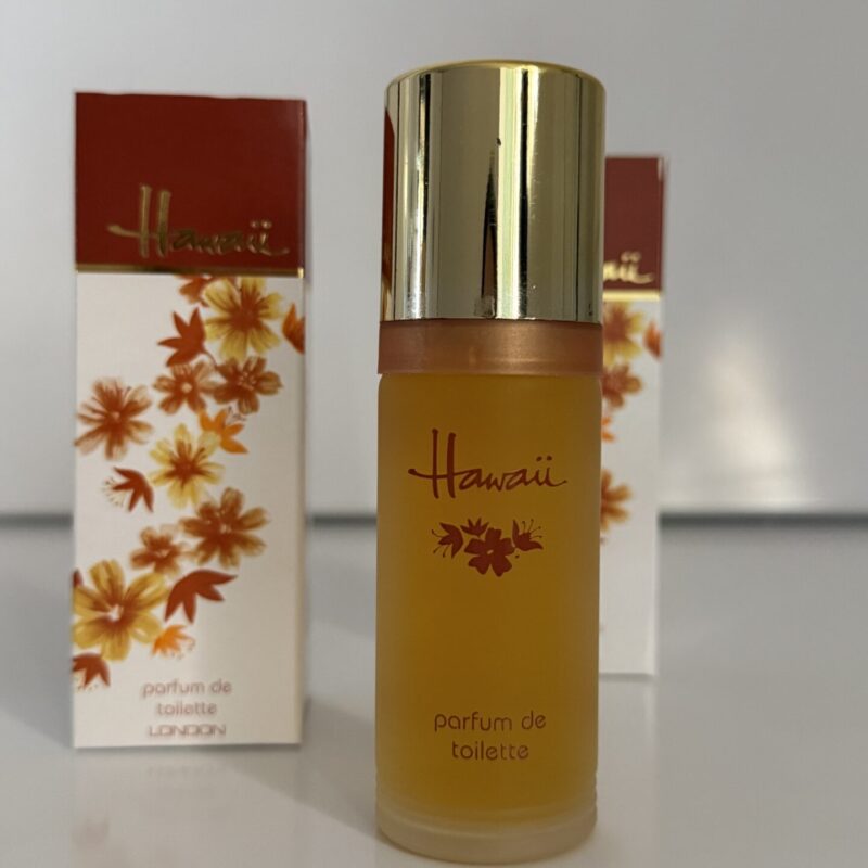 ادکلن هاوایی میلتون لوید 55 میل؛ اورجینال انگلستان با رایحه گلی–میوه‌ای و ماندگاری بالا. مناسب خانم‌ها و آقایان.